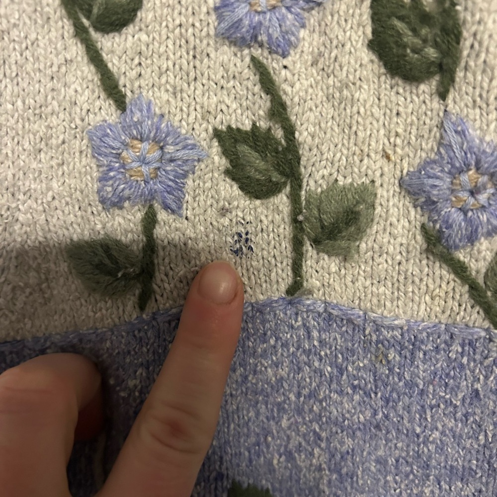 Vintage Blue and Cream Floral Knit Vest - Picture 6 of 6